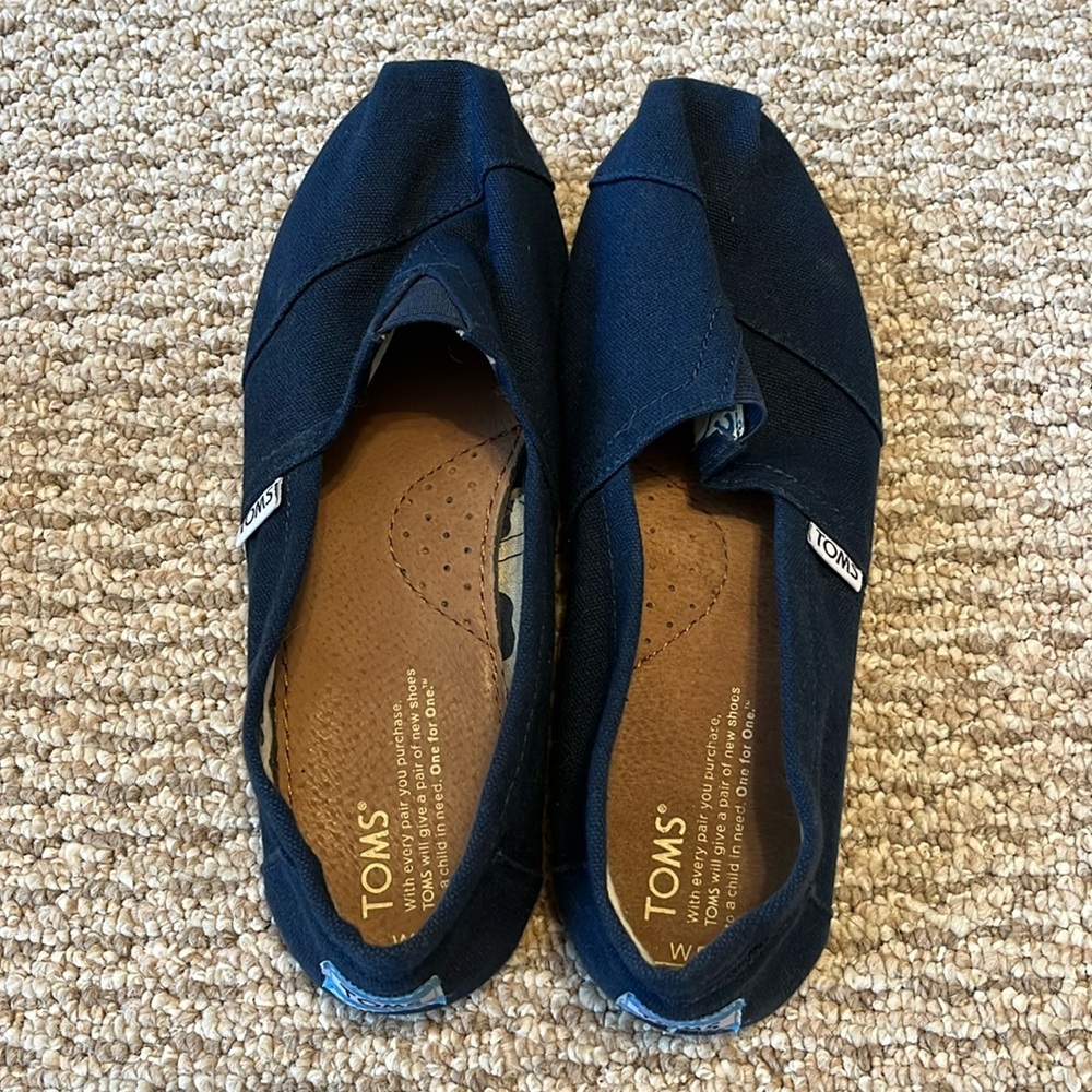 Toms women’s shoes size w8